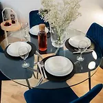 Luxury Centre 2 Bed In Centre *