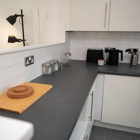 2 Bed In Leeds Centre Apartment *