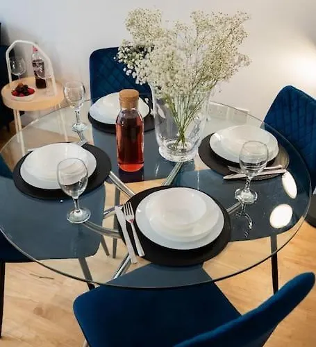 Modern Centre 2 Bed In Leeds, Opposite Corn Exchange *