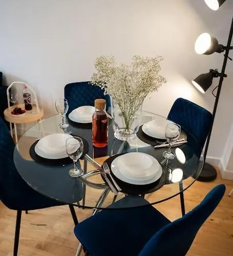 Modern Centre 2 Bed In Leeds, Opposite Corn Exchange Leeds (West Yorkshire)